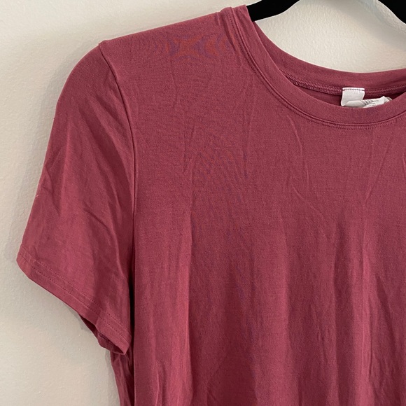ALO Yoga Women's All Day Short Sleeve Tee Mauve Size Medium (8-10) - Picture 4 of 8